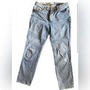 Universal Thread High Rise Slim Straight - size 28